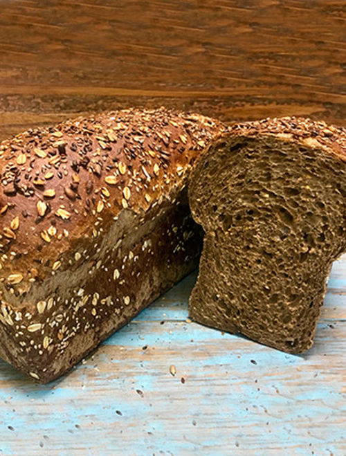 Afbeelding van Waldcorn heel bruin meergranenbrood met zaden, zonnebloempitten en soja lang